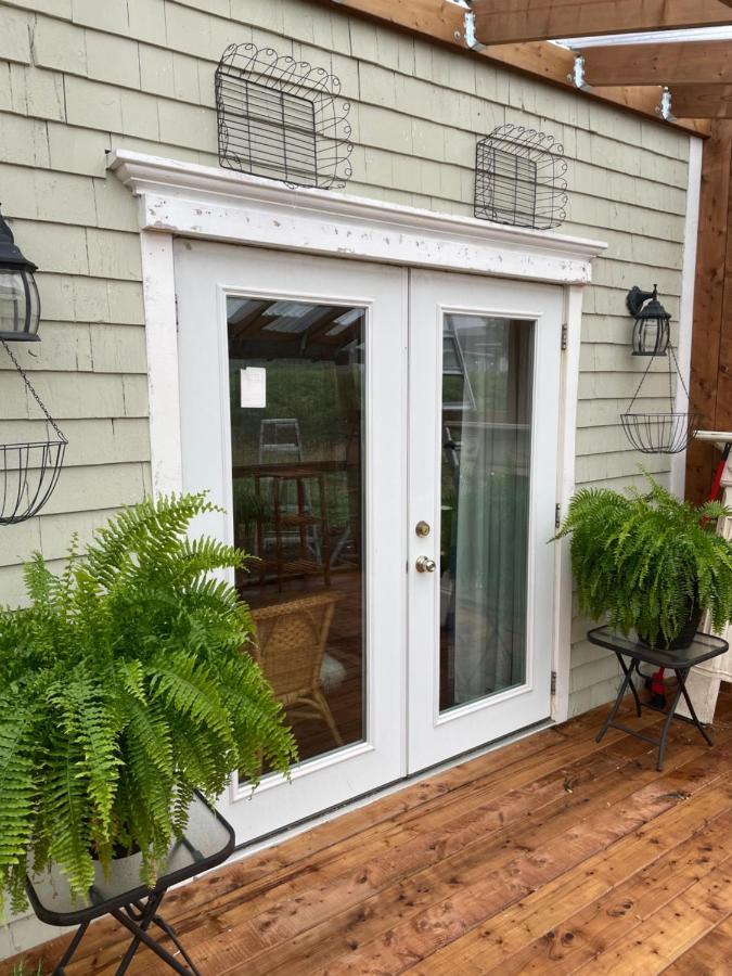 The East Wind Guesthouse Clark's Harbour Exterior foto